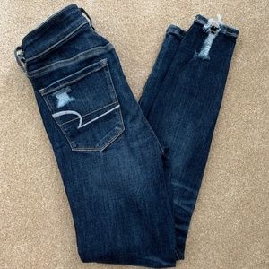American Eagle Hi-Rise Distressed Jegging (Size 2)